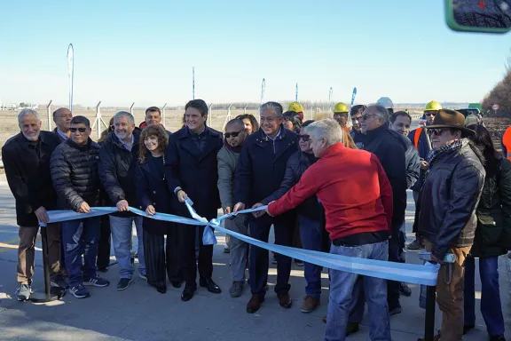 Figueroa resalta el crecimiento de Neuquén y la colaboración con el municipio.