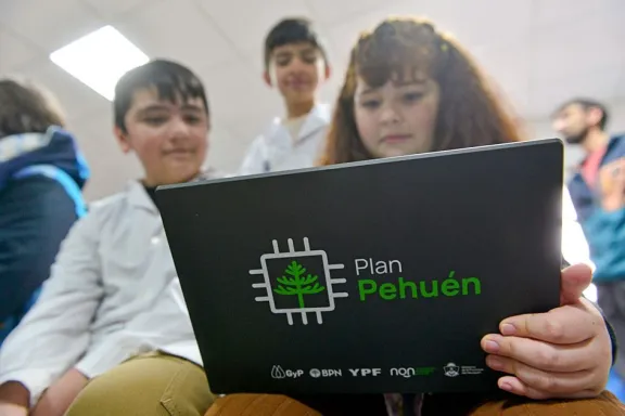 Neuquén comienza este viernes a distribuir tecnología en escuelas de toda la provincia.