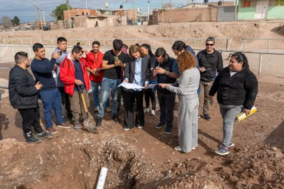 Gas y cloacas: mejoran la calidad de vida de más de 1.200 familias en Neuquén.