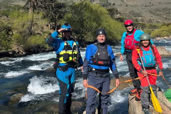 Capacitan guías de rafting para mejorar la experiencia en los ríos neuquinos. Formación profesional.