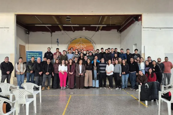 Más de 200 profesionales se capacitan para enseñar en escuelas técnicas.