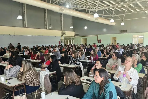 Más de 300 docentes completaron el primer examen del concurso de ascenso.
