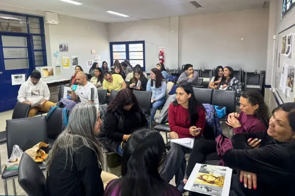 Educación potencia la capacitación docente con un enfoque integral en Derechos Humanos.