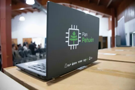 Más escuelas y tecnología innovadora para mejorar la educación en la ciudad.