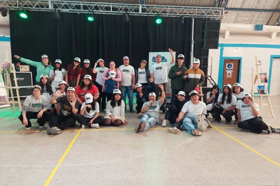 Estudiantes de secundaria disfrutaron las actividades del programa ReCreo Artístico.
