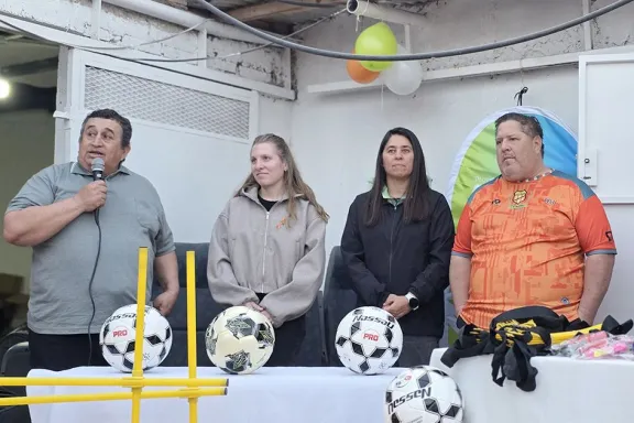 Juventud Unida de Centenario impulsa su crecimiento con el programa Clubes Sociales.