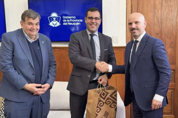 Neuquén gestiona un consulado itinerante de España para facilitar trámites a sus ciudadanos.
