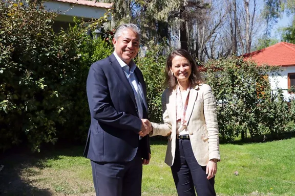 Figueroa consideró opciones de financiamiento para obras con la vicepresidenta del Banco Mundial.