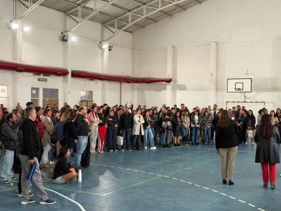 Más de 300 docentes se presentaron al Concurso de Ascenso y Jerarquía en Argentina.