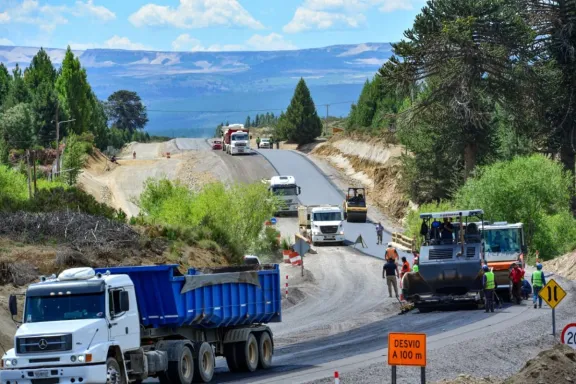 Neuquén fortalece su estrategia de transporte al transferir rutas clave.