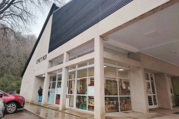 La EPET 21 se pasa a la energía solar para su edificio.
