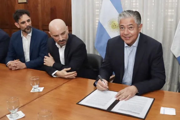 Análisis del agua de Aguada San Roque: calidad y potencial como mineral.