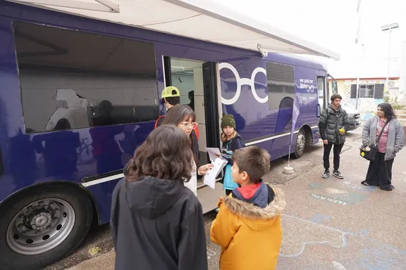 Se incorporan evaluaciones auditivas al “colectivo de los lentes” para mejorar la atención.