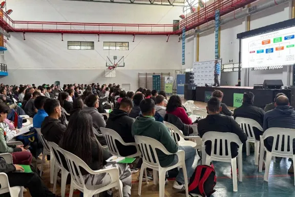 Más de 550 docentes y estudiantes de Educación Física se actualizaron en una jornada especial.