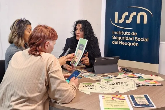 Cuidar a los cuidadores: 745 agentes públicos se vacunaron en la campaña.