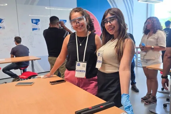 Docentes de Neuquén se capacitan en el laboratorio científico más grande del mundo en Suiza.