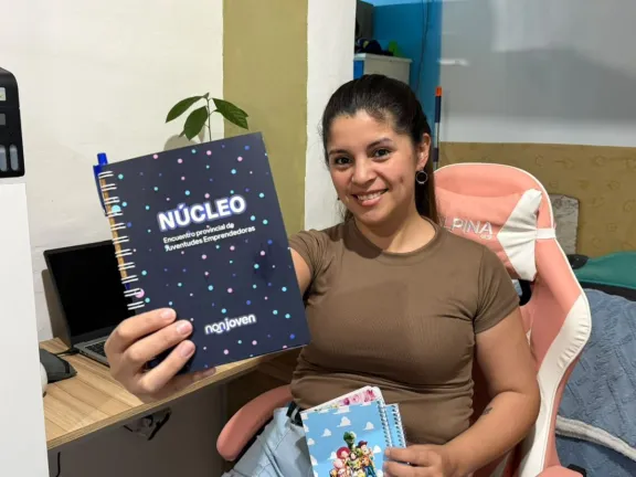 De tutoriales a CEO: Cómo un crédito impulsó su propio emprendimiento.