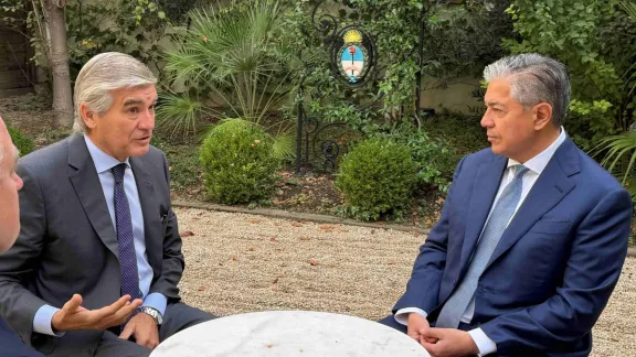 Figueroa y Naturgy abren diálogo para llevar gas a Chile