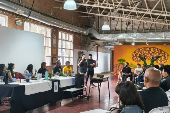 Debate sobre el rol pedagógico en la educación dentro de contextos de encierro.