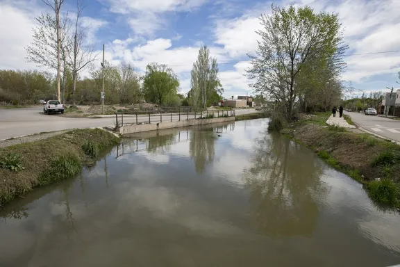 La Provincia licitará la ampliación del colector pluvioaluvional en el Oeste de Neuquén.