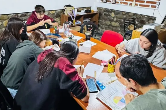 Jóvenes de Tricao Malal fortalecen el espacio “Escucha Joven” para la comunidad.