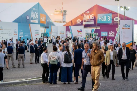 Neuquén despliega su energía y turismo en la Expo Argentina Oil & Gas.