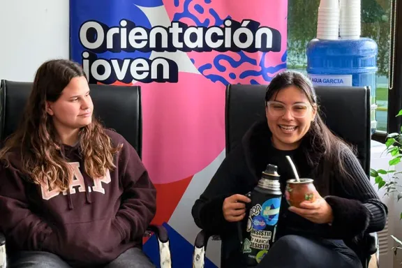 Estudiantes de UFLO finalizan sus prácticas en la Subsecretaría de Juventud.