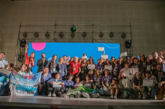 La final provincial de EducaTIC destacó la innovación escolar en proyectos educativos.