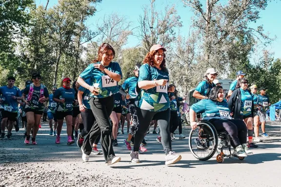Más de 800 personas corrieron en la carrera inclusiva Evolucionando en Plottier.