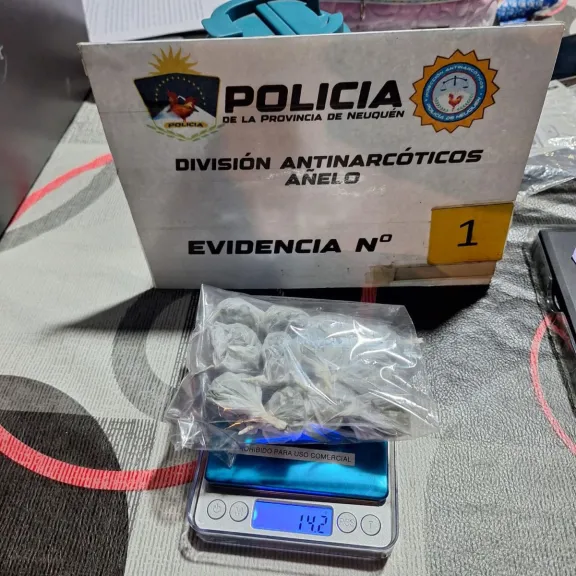 Desarticulación de microtráfico en Vaca Muerta lleva al secuestro de drogas.