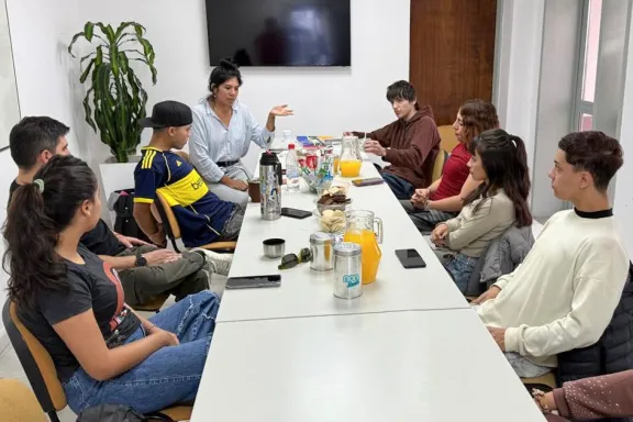 Escucha Joven abre un nuevo espacio en la capital para jóvenes talentos.