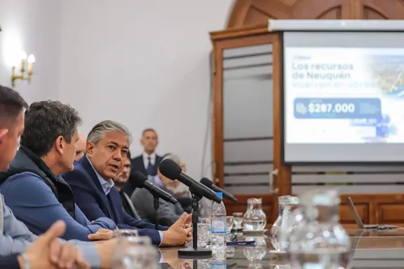 Provincia lanza un plan de 287.000 millones para agua potable y saneamiento en Neuquén capital.