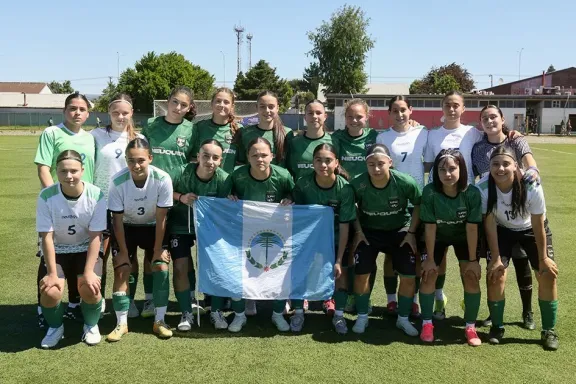 Neuquén avanza a semifinales en fútbol, básquet femenino y vóleibol masculino.