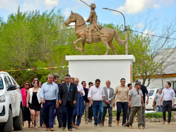 Figueroa anunció la pavimentación de la Ruta 24 que conecta a Las Coloradas.
